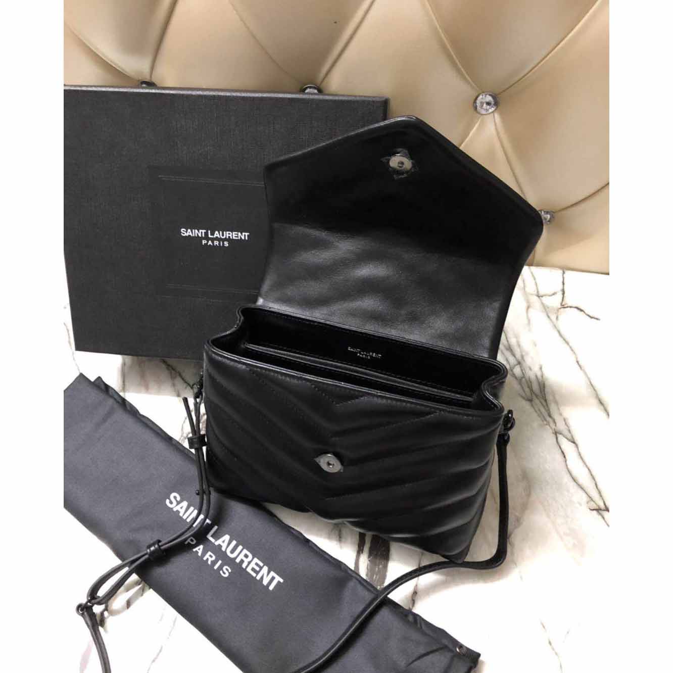 Saint Laurent Black Leather Shoulder Bag  - 