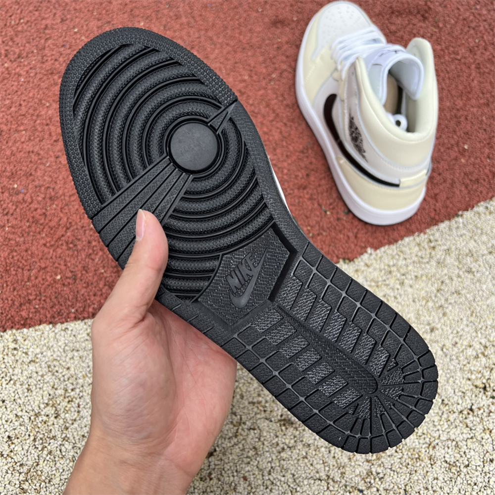 Jordan AJ1 Mid Zoom Sneakers - 