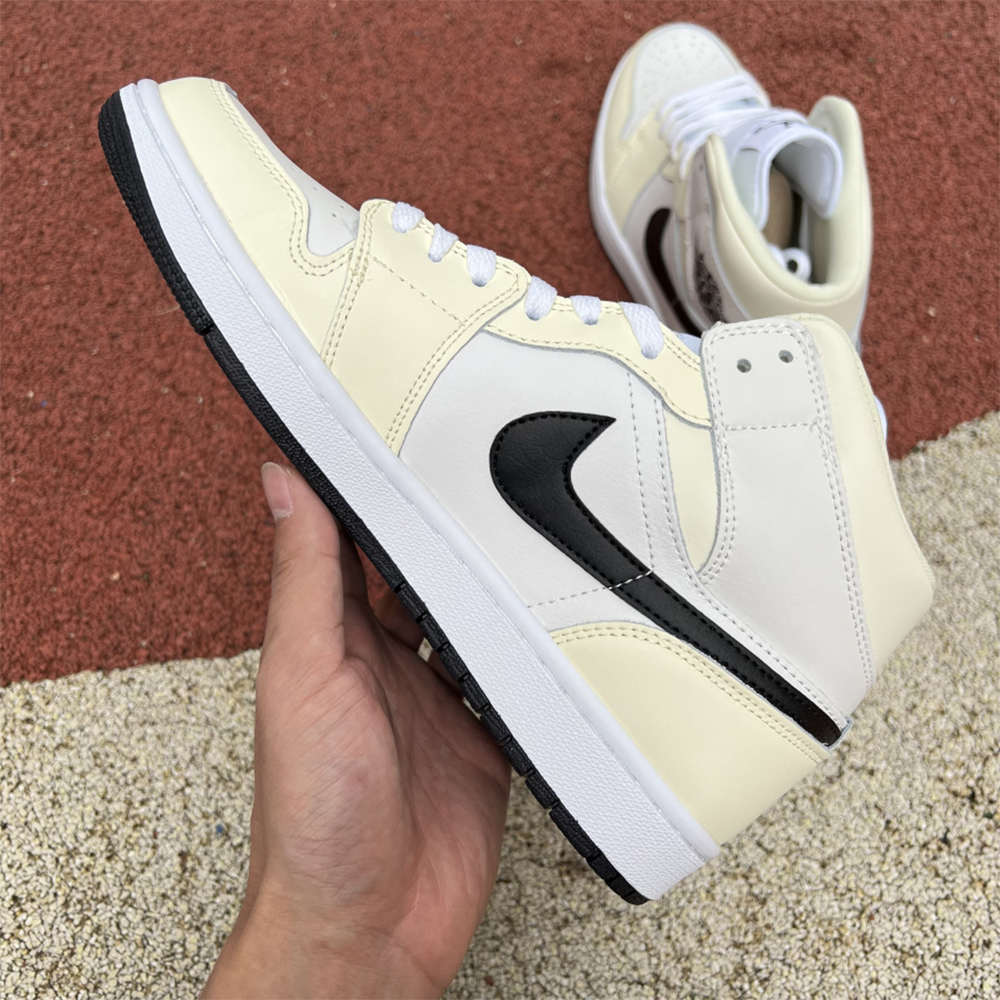 Jordan AJ1 Mid Zoom Sneakers - 