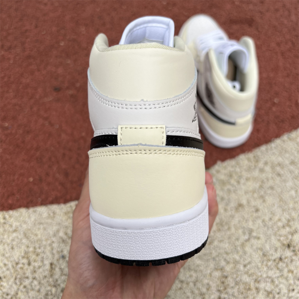 Jordan AJ1 Mid Zoom Sneakers - 