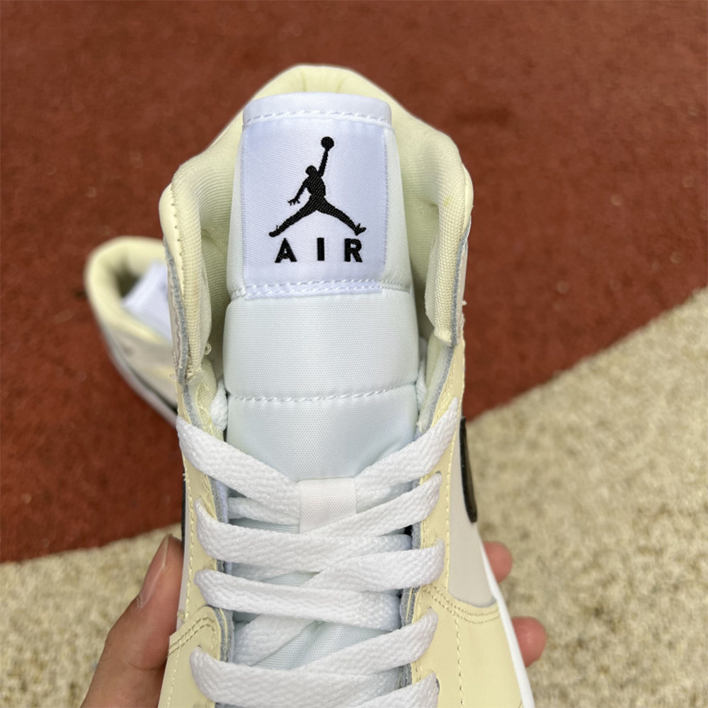 Jordan AJ1 Mid Zoom Sneakers - 