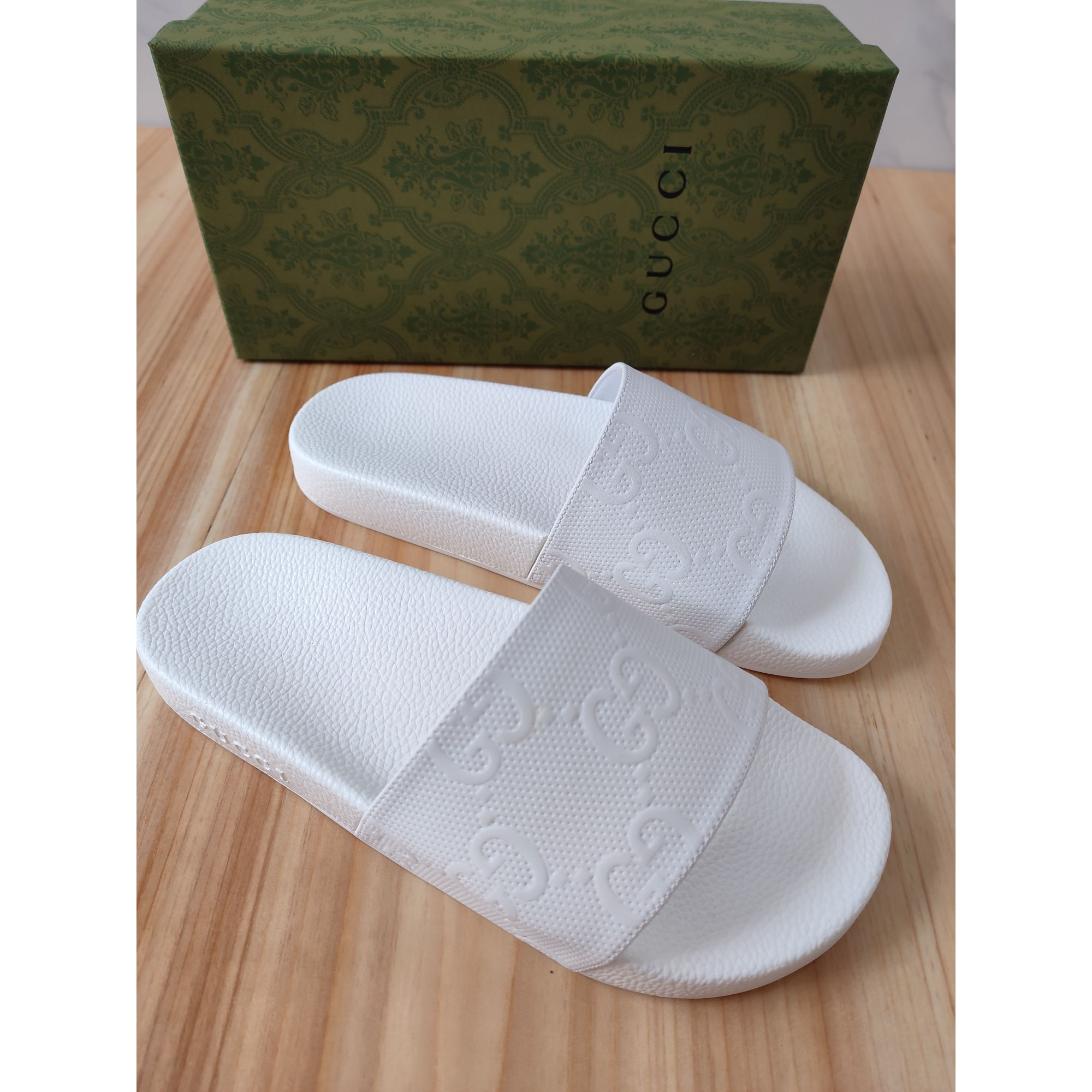 Gucci Logo Rubber Slide Sandal In White - 
