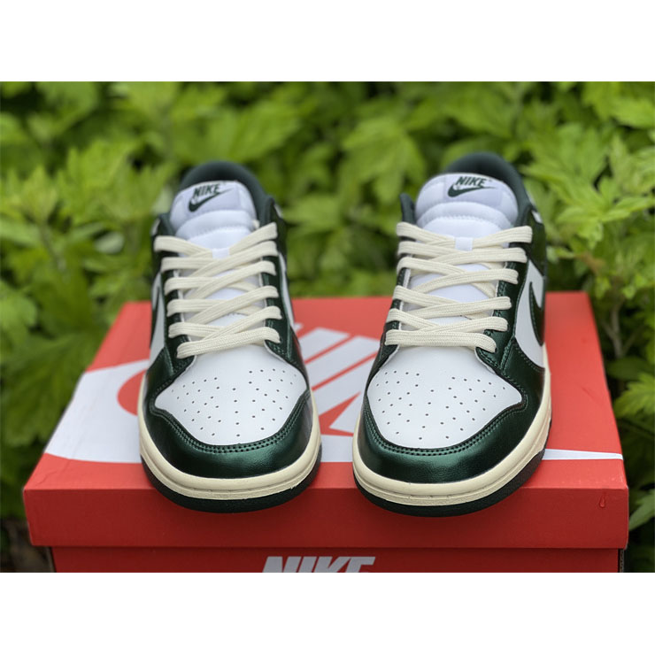 Nike Dunk Low “Vintage Green” Sneaker DQ8580-100 - DesignerGu