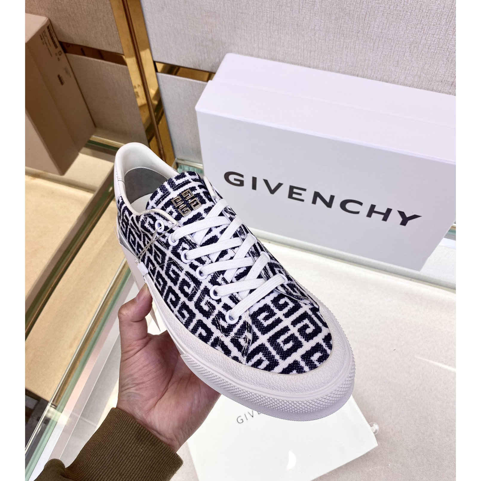 Givenchy Logo Print Low-Top Sneakers - DesignerGu