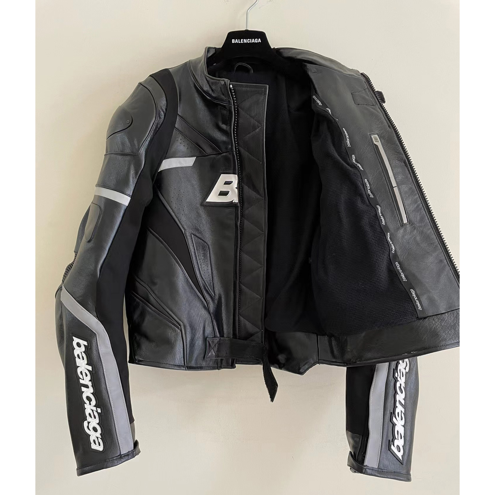 Balenciaga  Jacket In Black - 