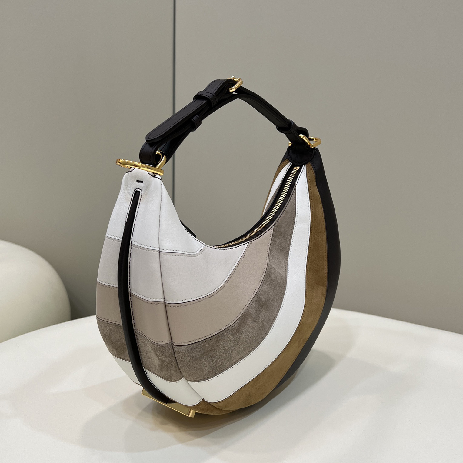 Fendi Graphy  Leather Bag(29*24.5*10cm) - DesignerGu