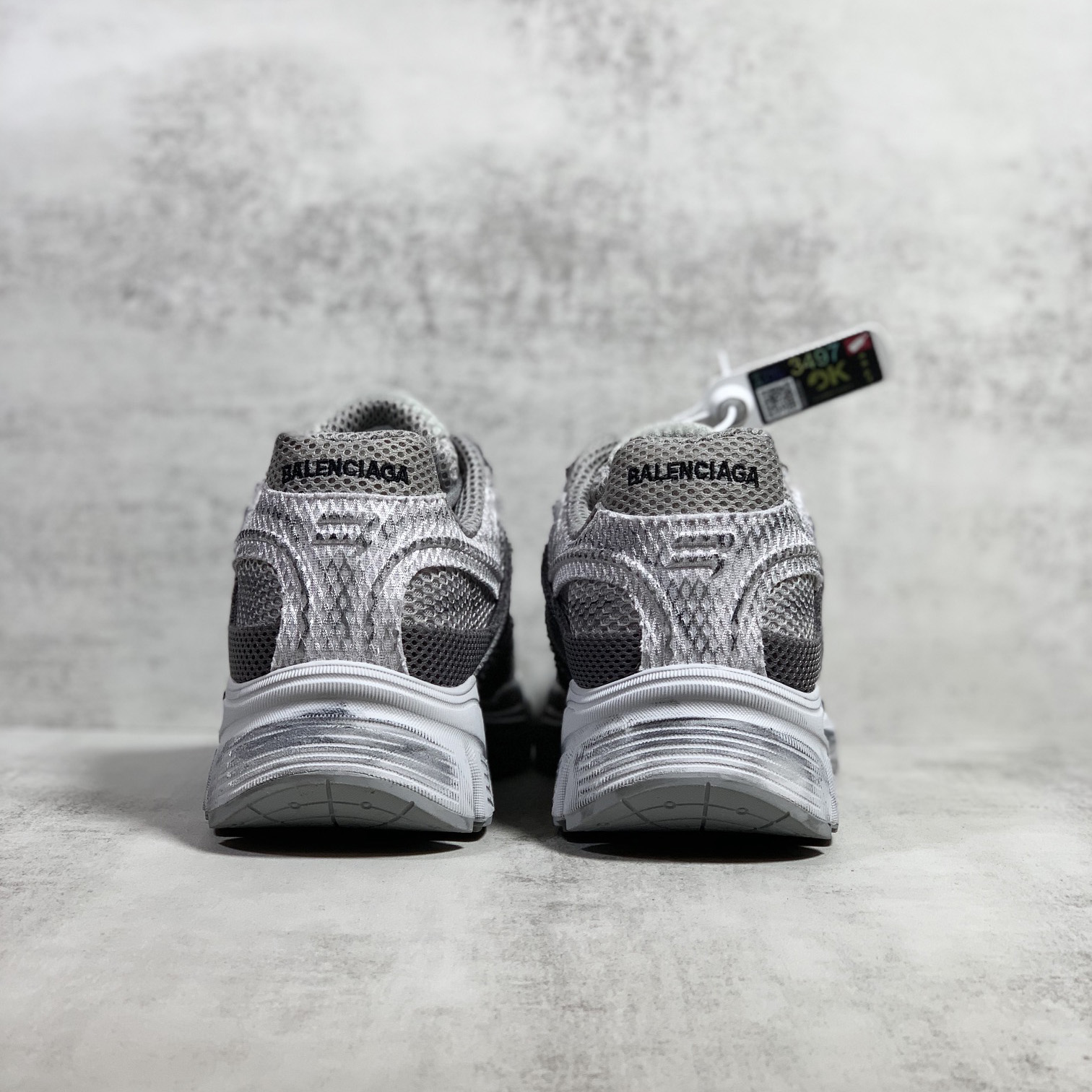 Balenciaga Men's Phantom Sneaker Washed In Grey - 