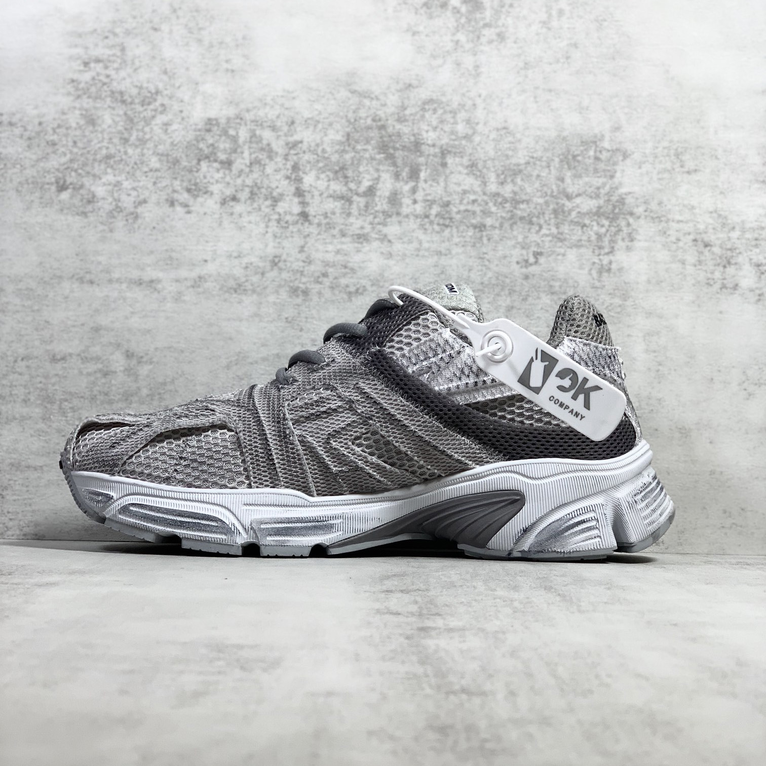 Balenciaga Men's Phantom Sneaker Washed In Grey - 