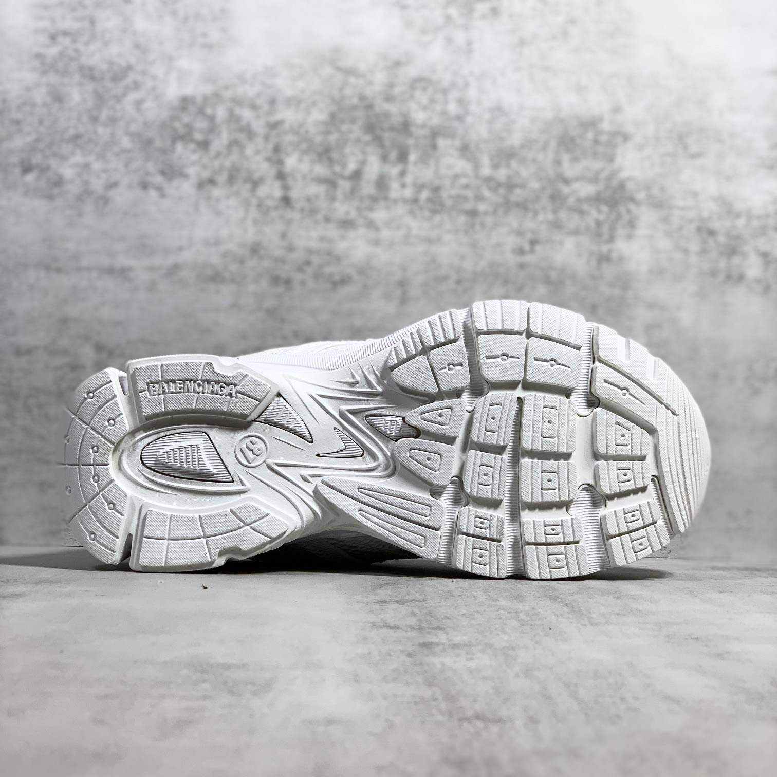 Balenciaga Men's Phantom Sneaker Washed In White - 