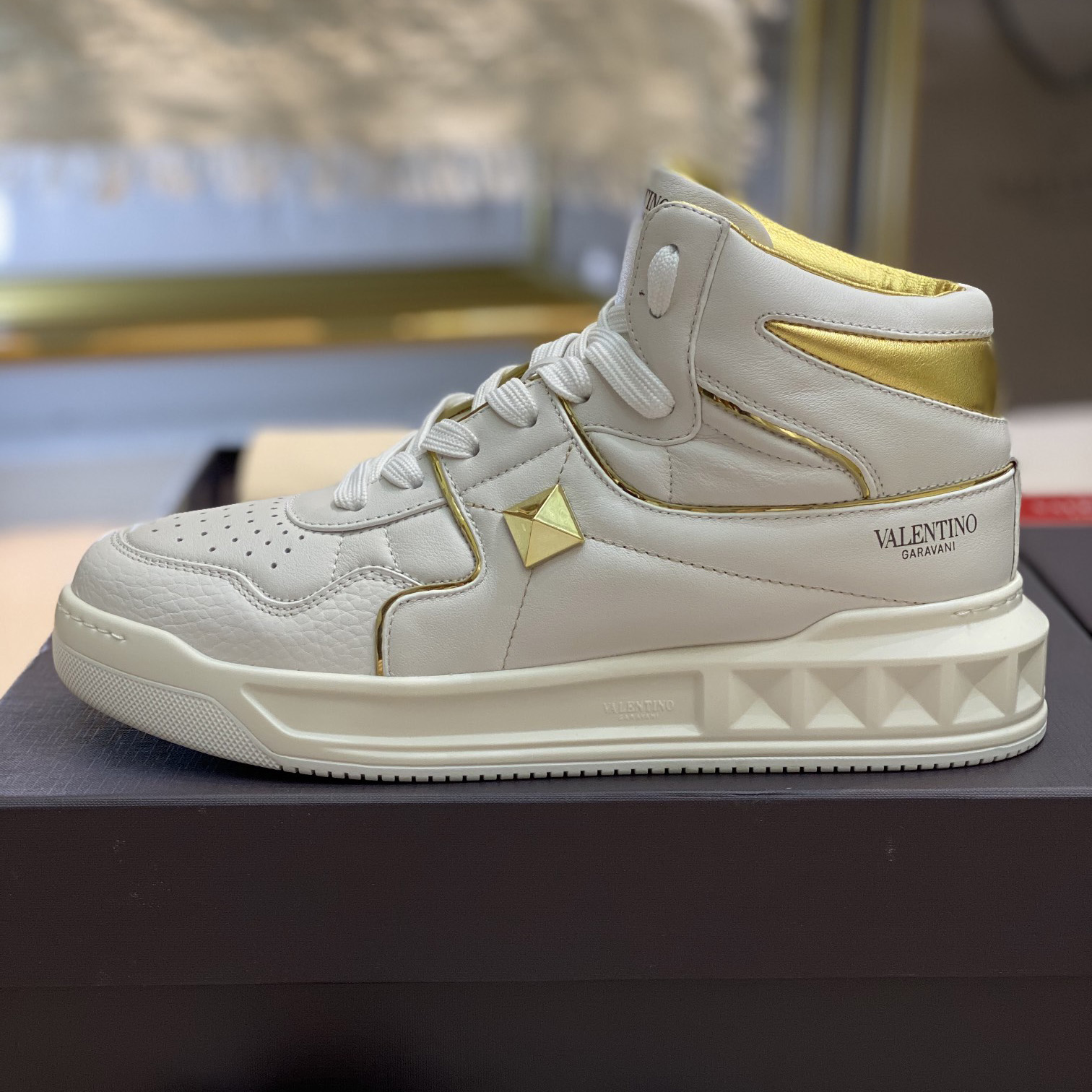 Valenti One Stud Mid-Top Nappa Sneaker - 