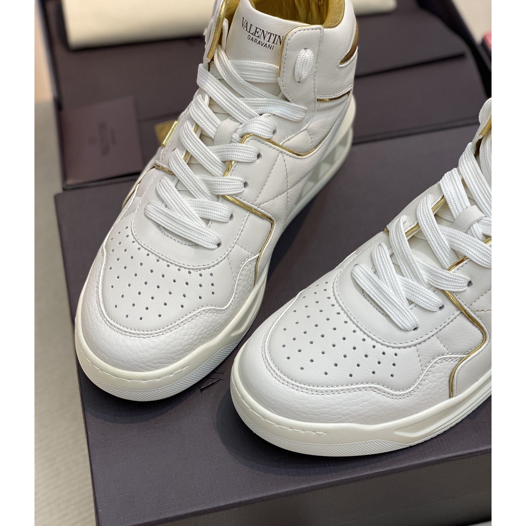 Valenti One Stud Mid-Top Nappa Sneaker - 