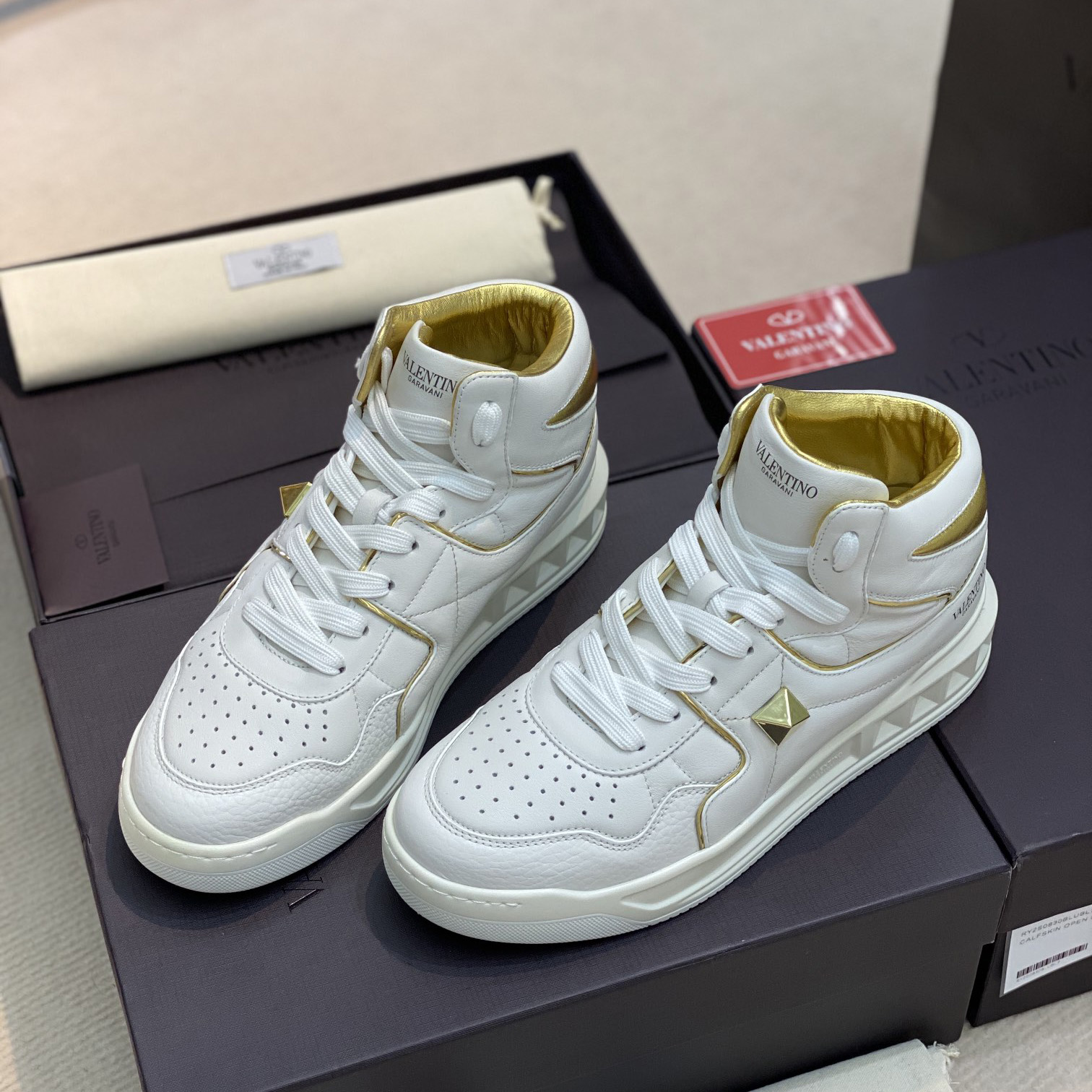 Valenti One Stud Mid-Top Nappa Sneaker - 