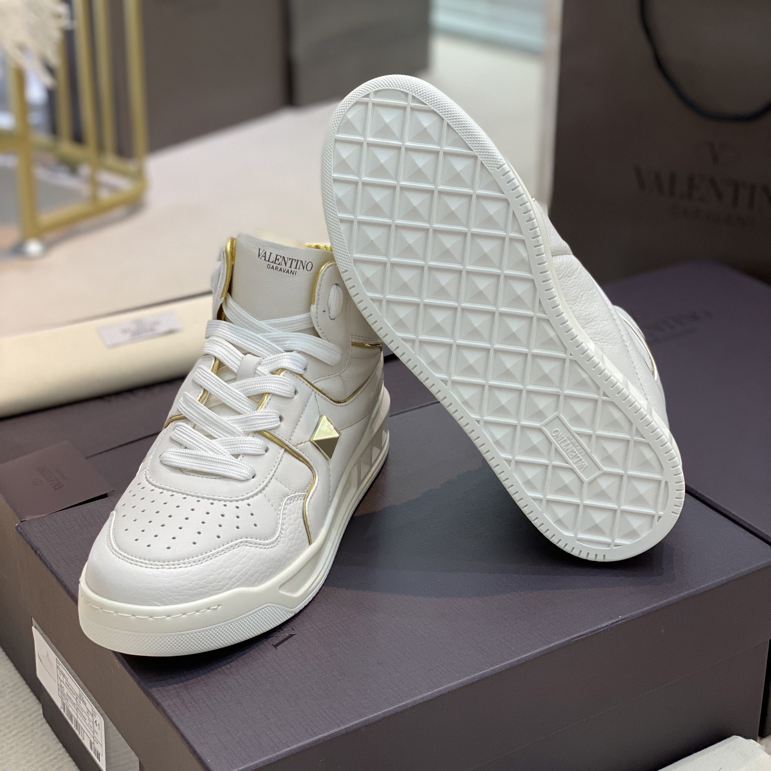 Valenti One Stud Mid-Top Nappa Sneaker - 