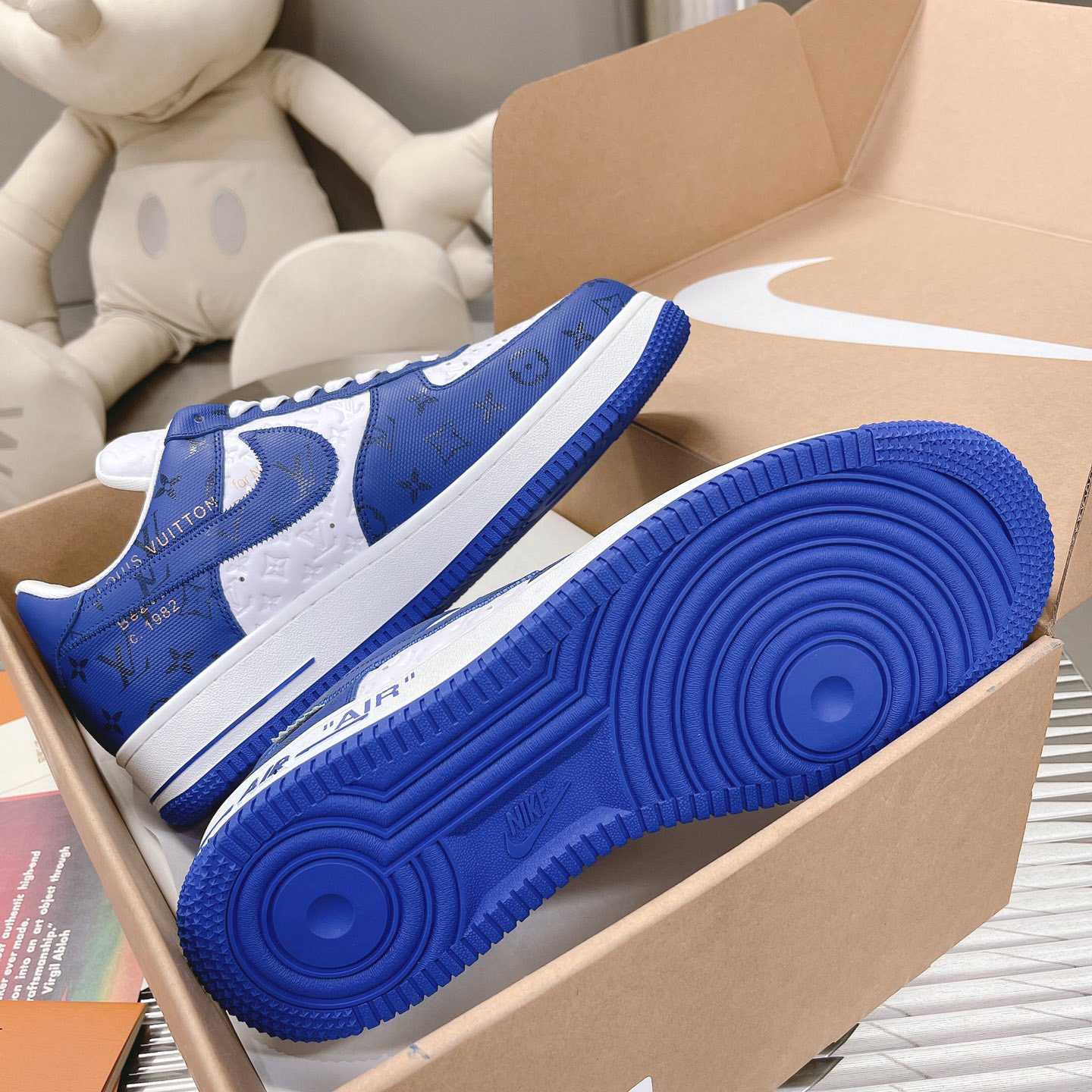 Louis Vuitton x Air Jordan1 Low AJ1 Sneaker - 