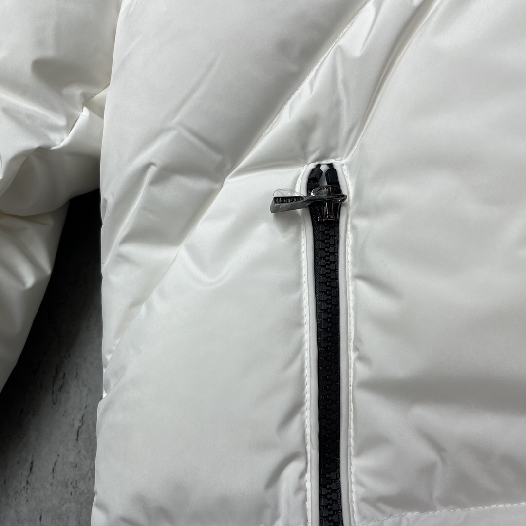 Moncler White Daynamic Porossan Down Jacket - 