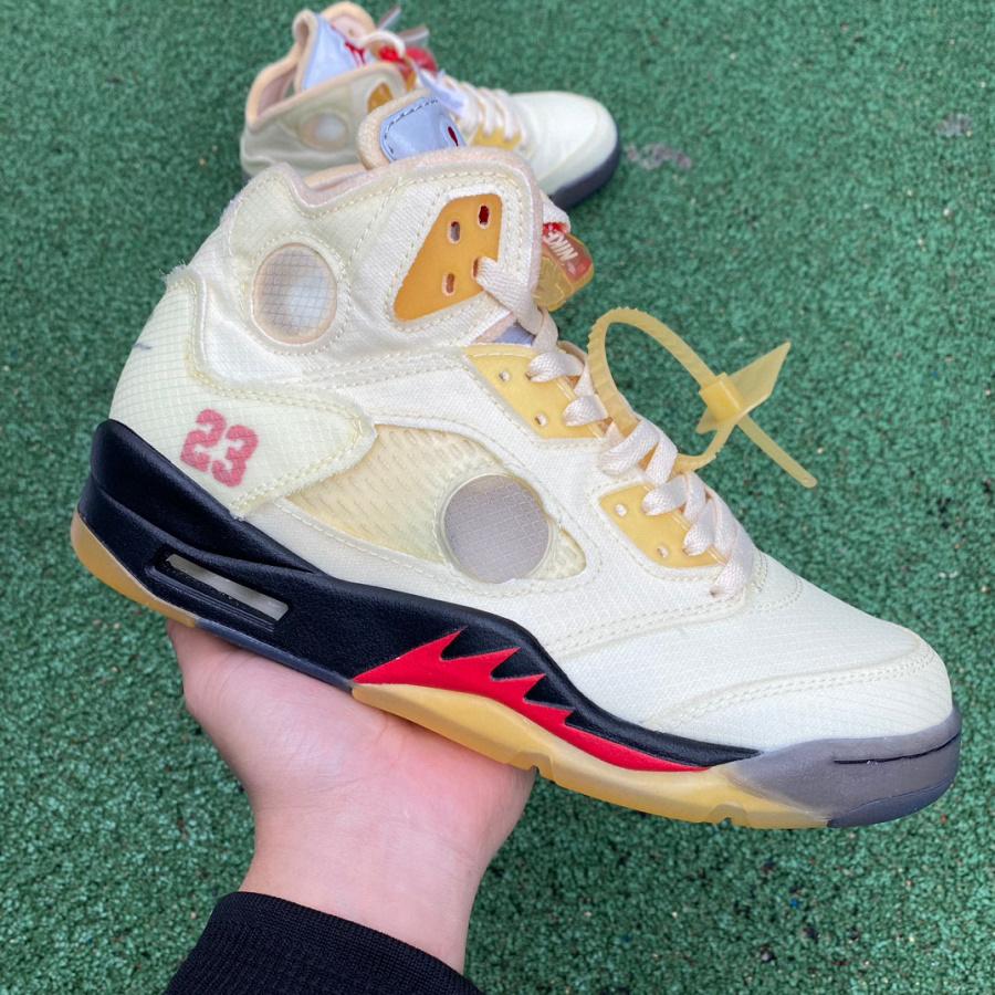 AirJordan 5 AJ5 x Off-White Ow Sneaker      DH8565-100 - 