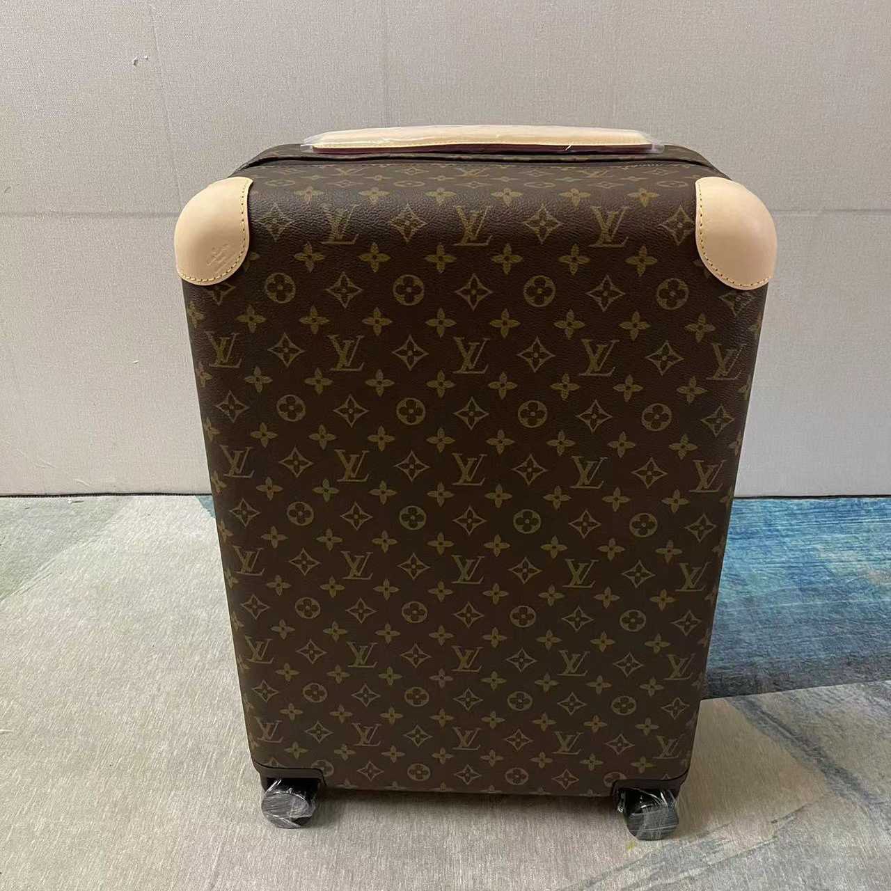 Louis Vuitton  Luggage - DesignerGu