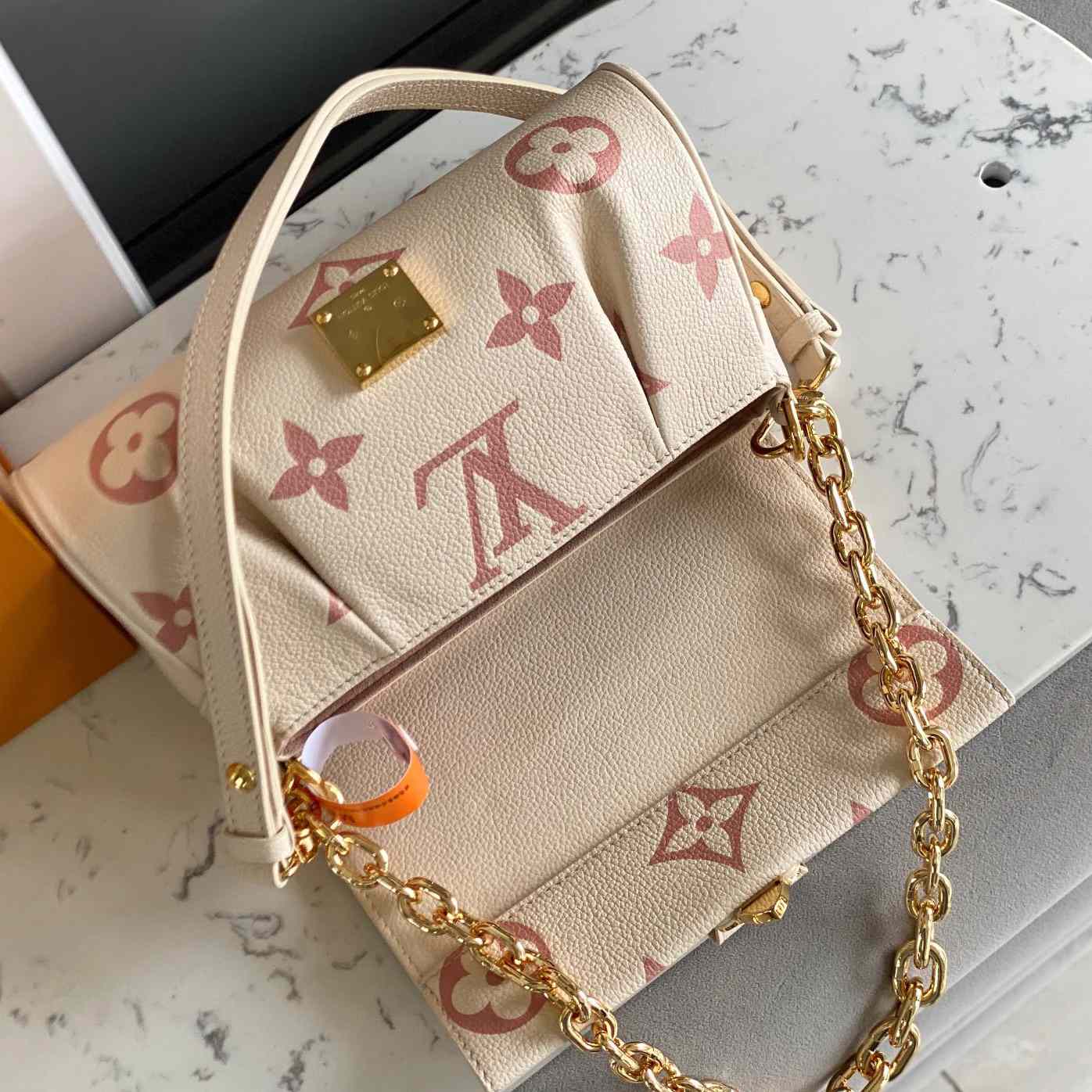 Louis Vuitton Favorite Handbag  (24x14x9CM)    M46393 - DesignerGu