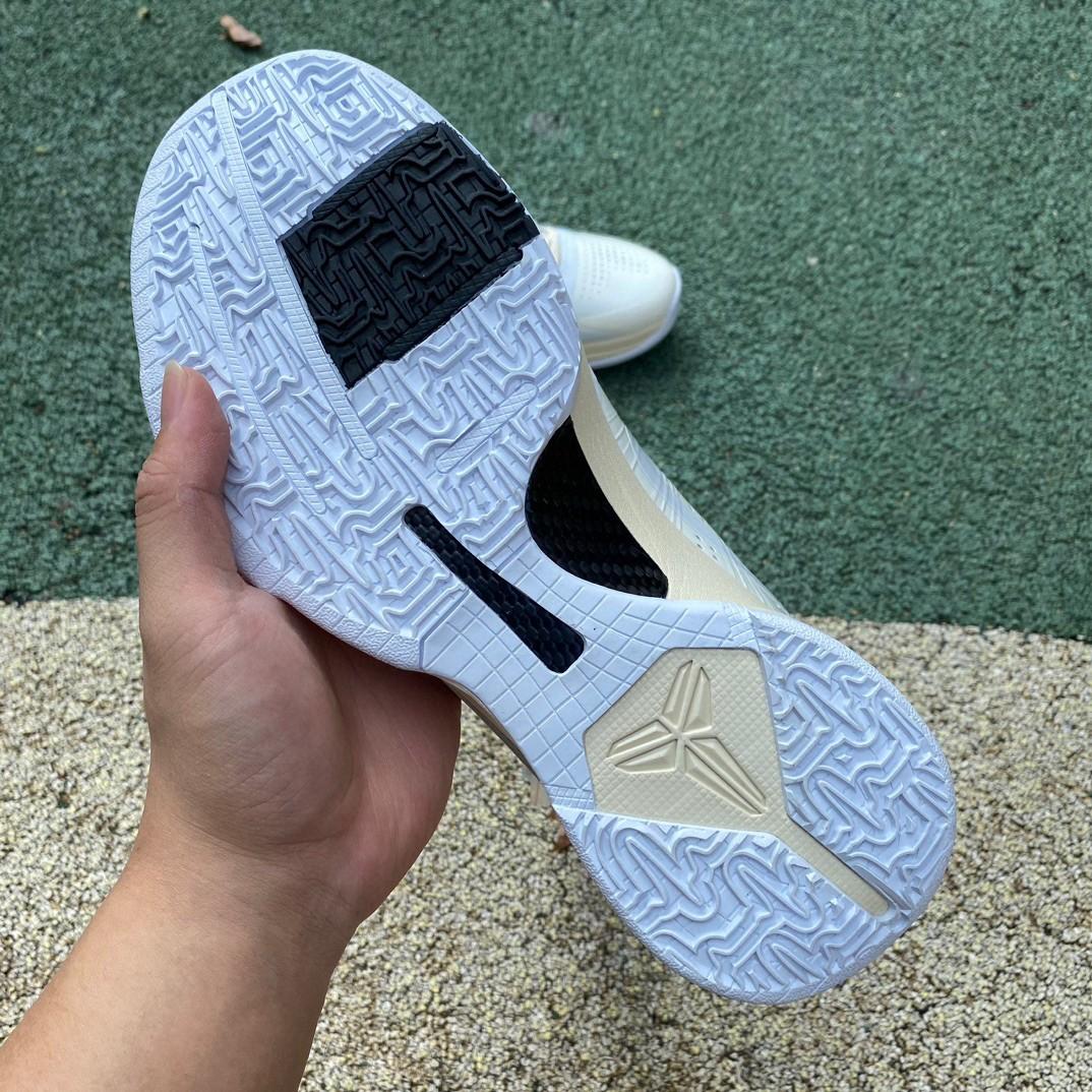 Off-white x Nike Kobe Sneaker      CZ0790-113 - 