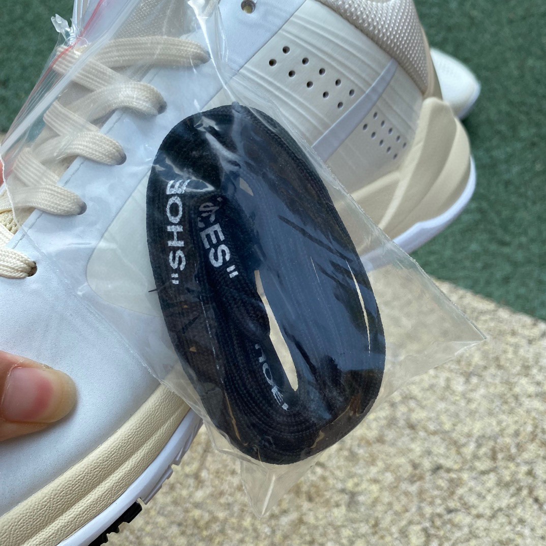 Off-white x Nike Kobe Sneaker      CZ0790-113 - 