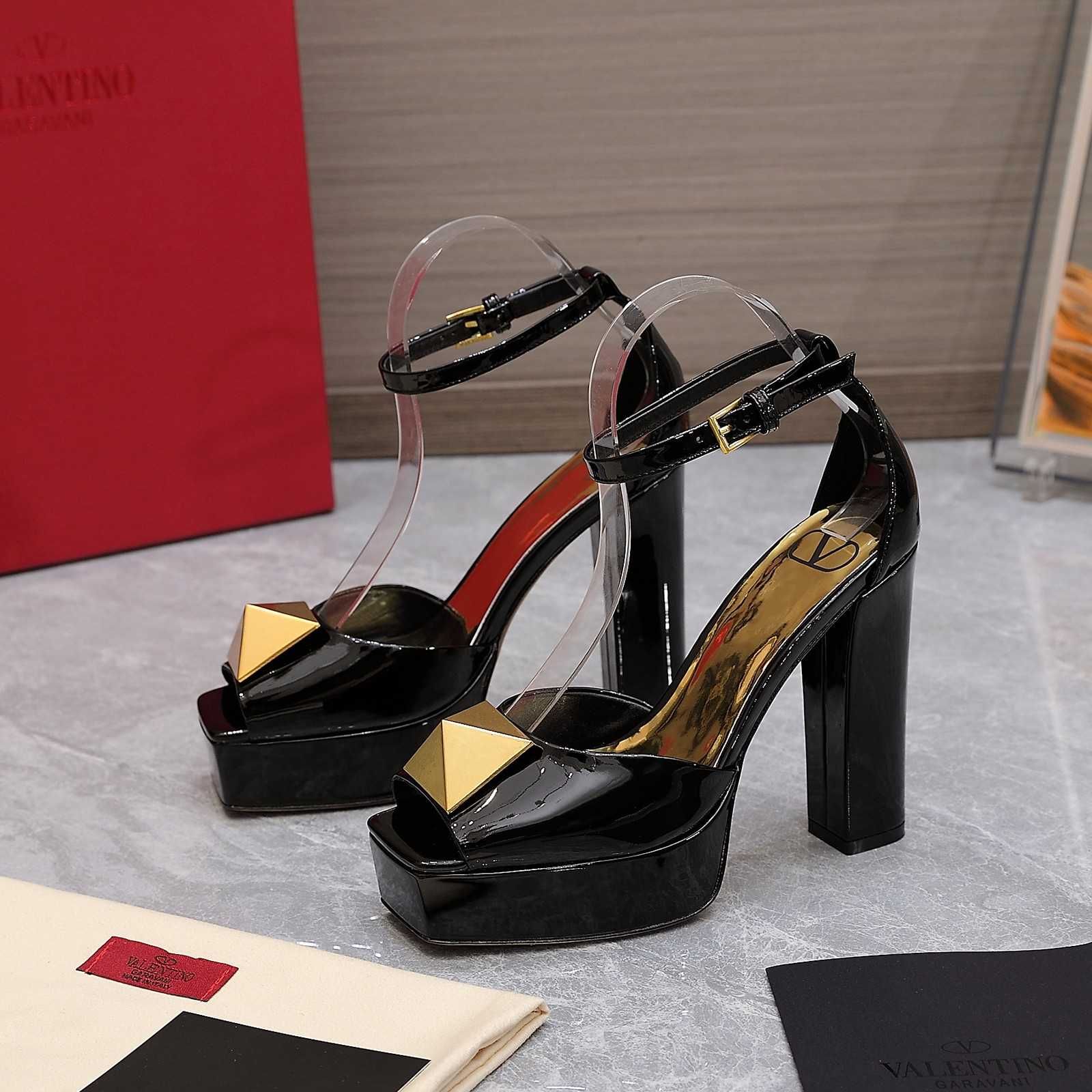 Valenti Garavani One Stud 130mm Patent Leather Sandals - DesignerGu