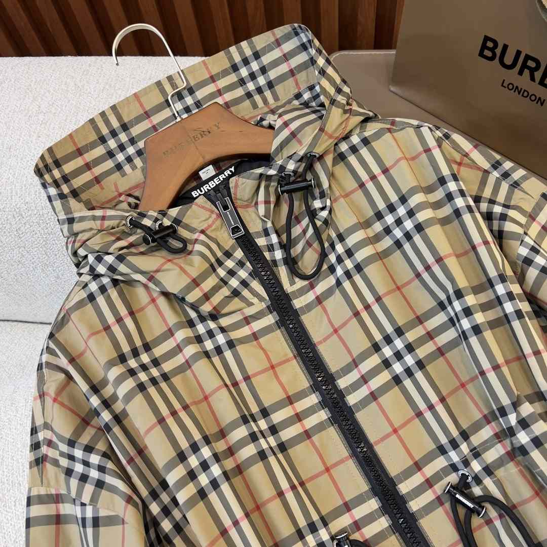 Burberry Logo Tape Vintage Check Hooded Jacket - DesignerGu