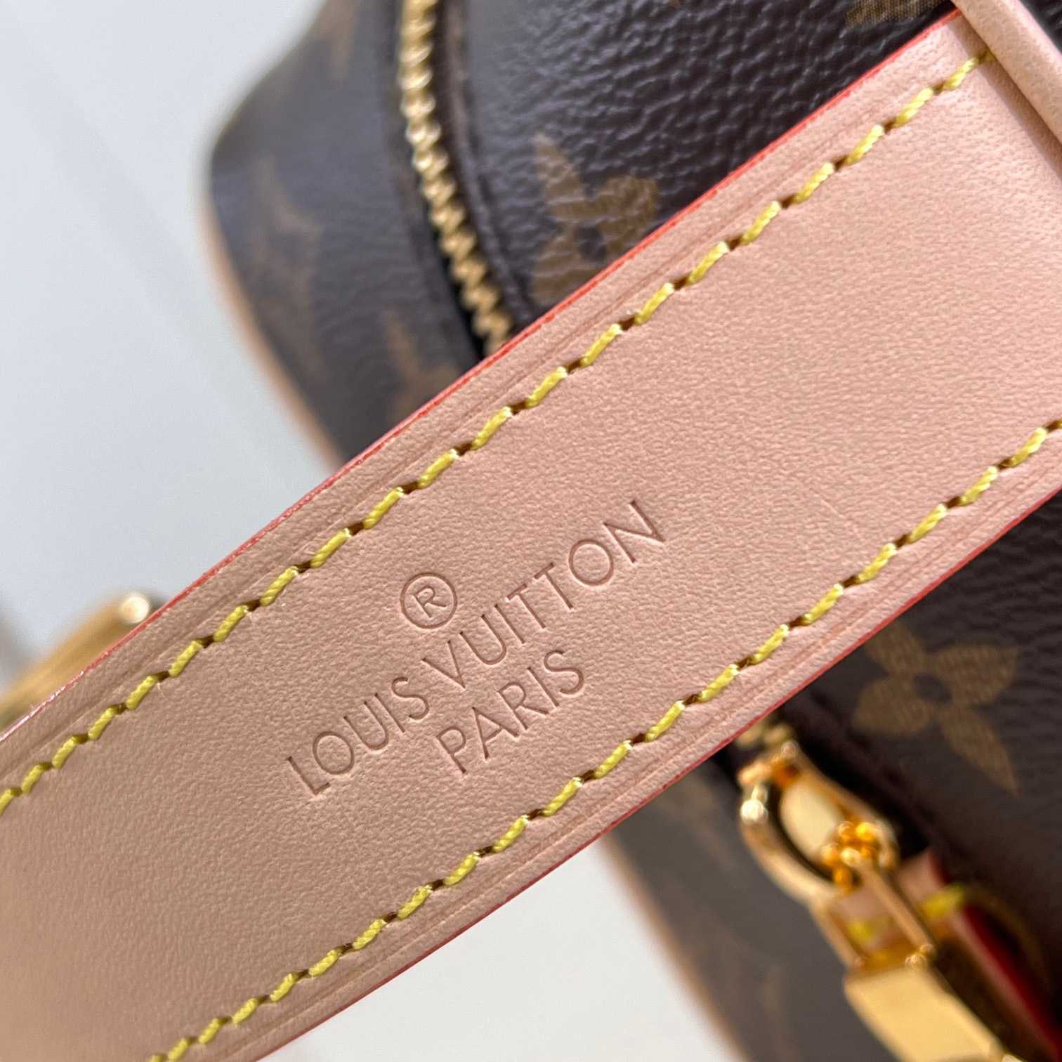 Louis Vuitton Locker Dopp Kit   M83112 - 