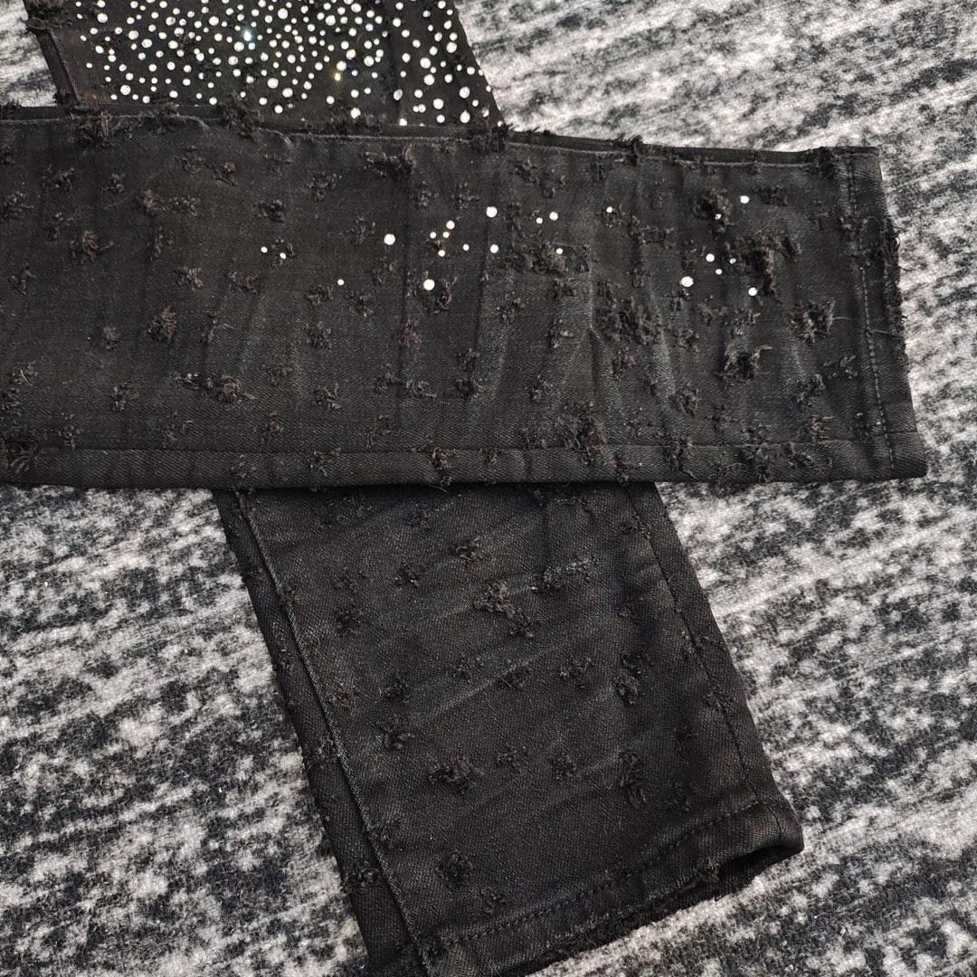 Amiri Slim Fit Jeans    658 - 
