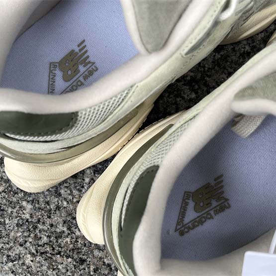 New Balance 9060 Sneakers      U9060EEC - 