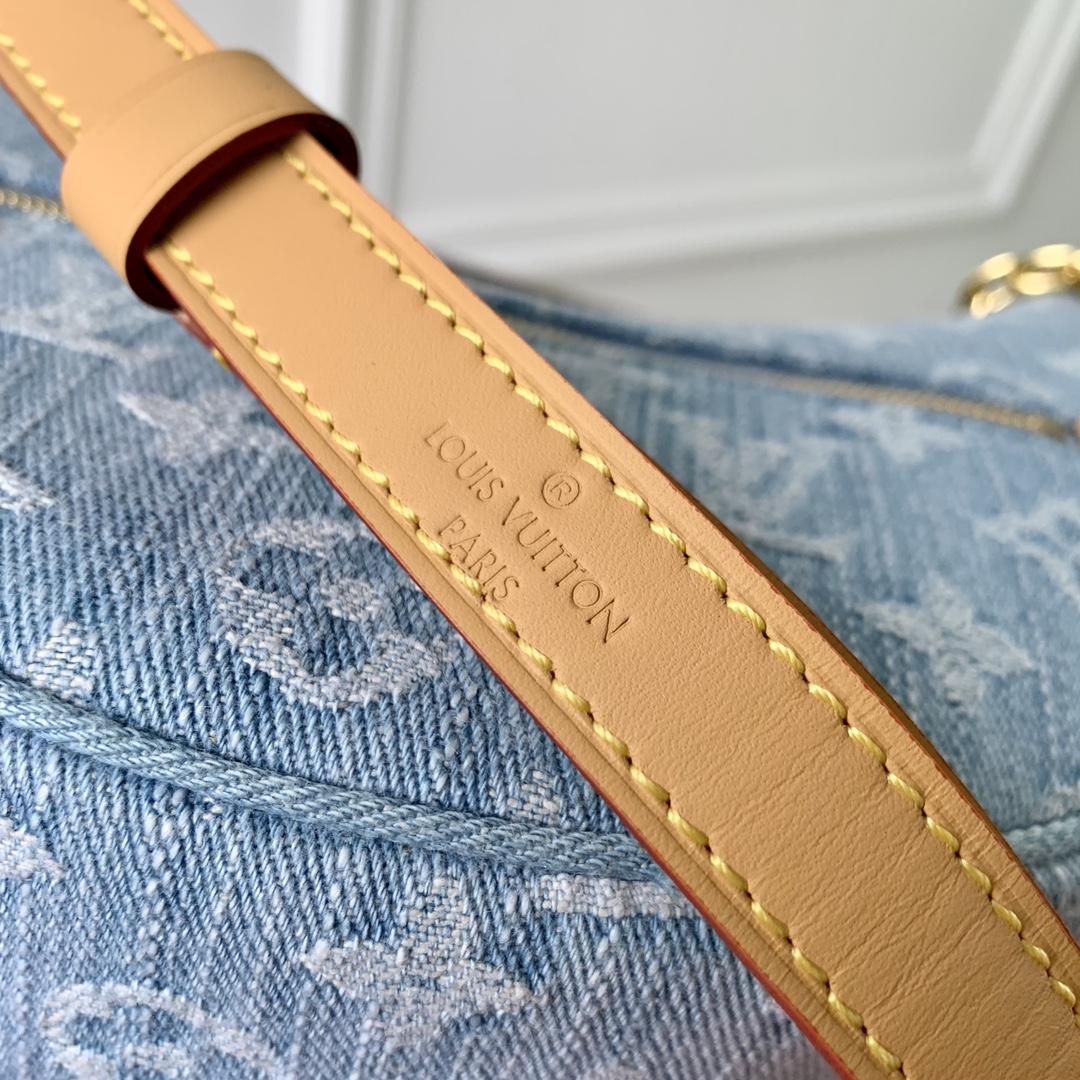 Louis Vuitton Loop  M24846 - 