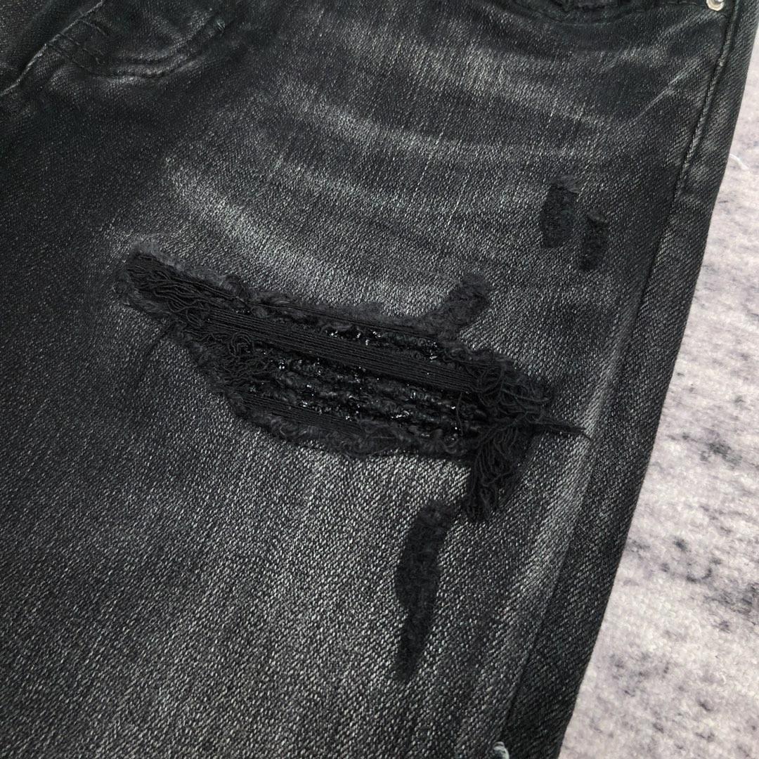 Amiri Slim Fit Jeans    670 - 