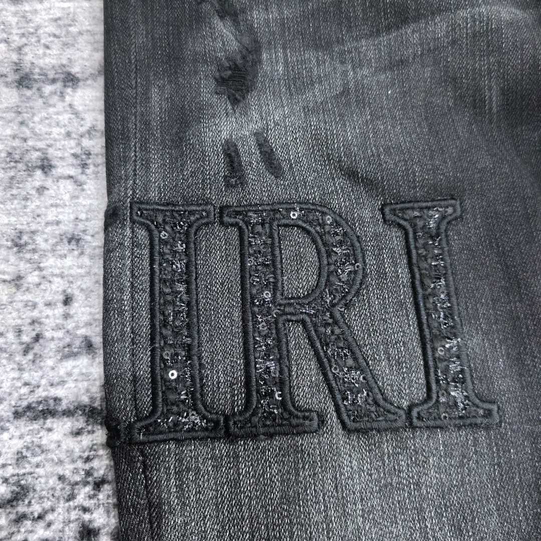 Amiri Slim Fit Jeans    670 - 