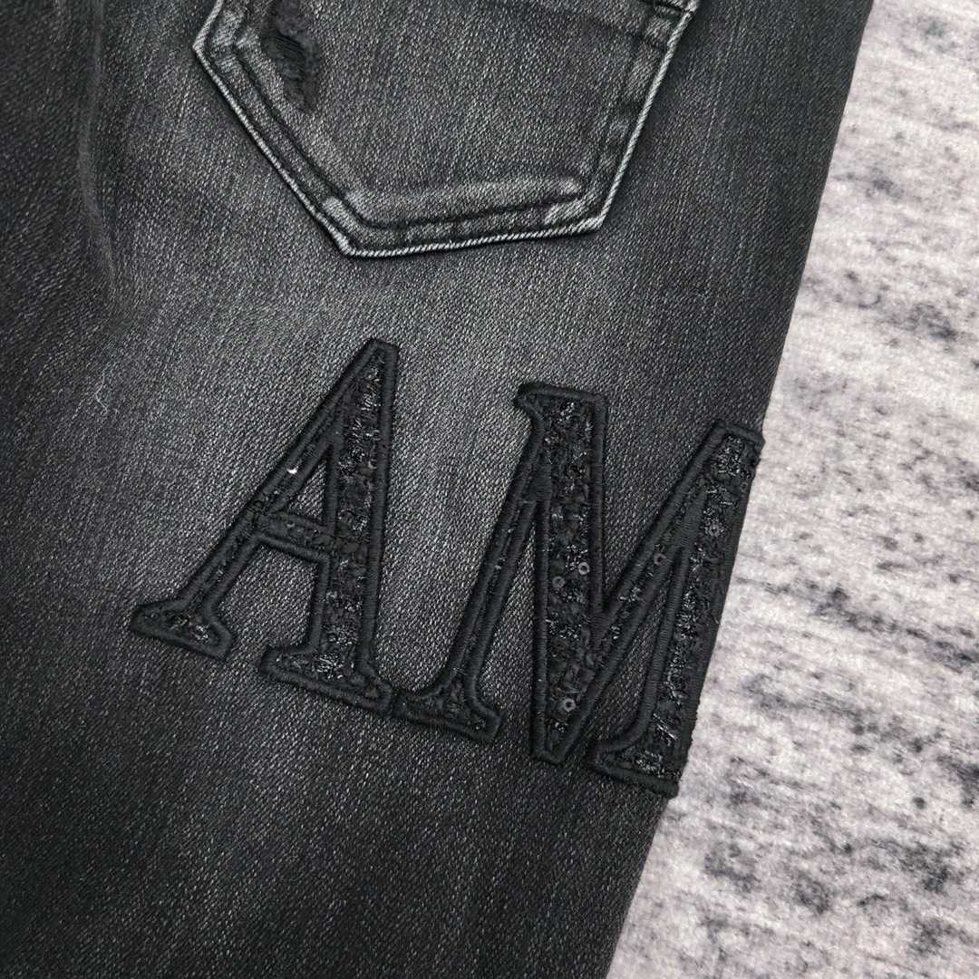 Amiri Slim Fit Jeans    670 - 