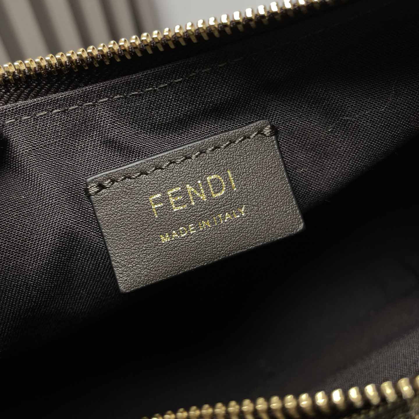 Fendi Fendigraphy Hobo Bag （29-24.5-10cm） - 