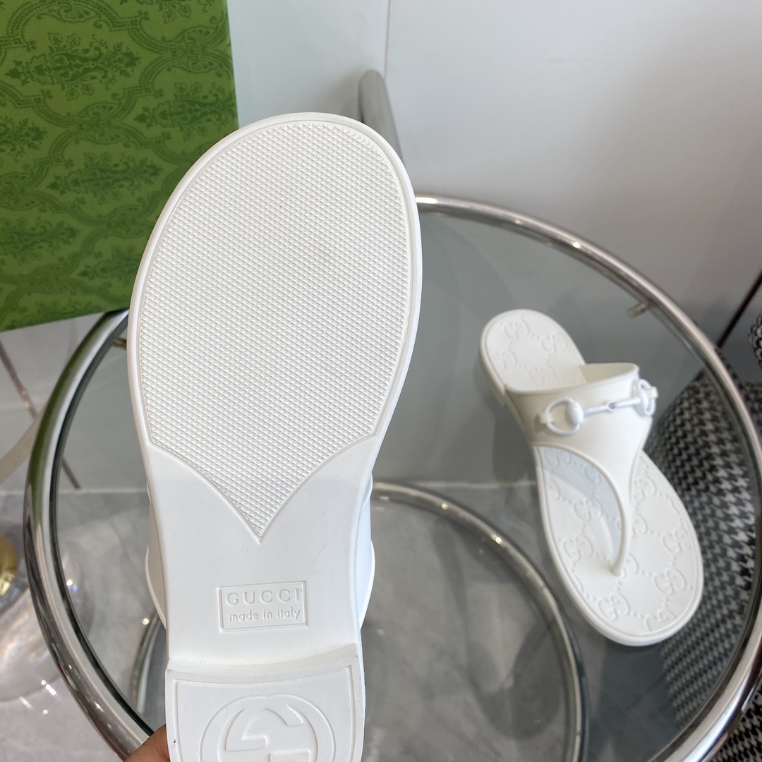 Gucci Women's Thong Sandal With Horsebit  - 