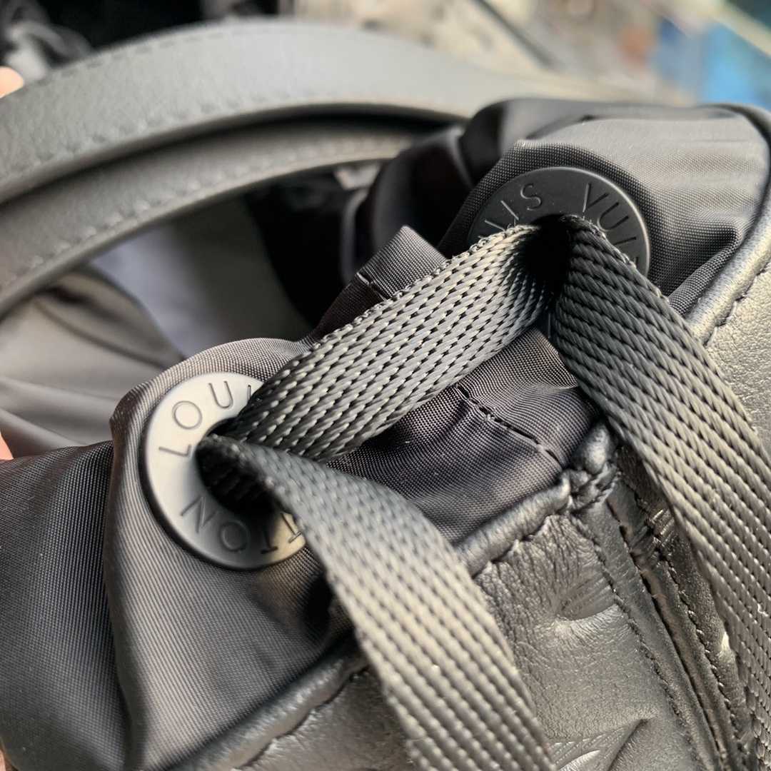 Louis Vuitton Helmet Bag   M46554 - 