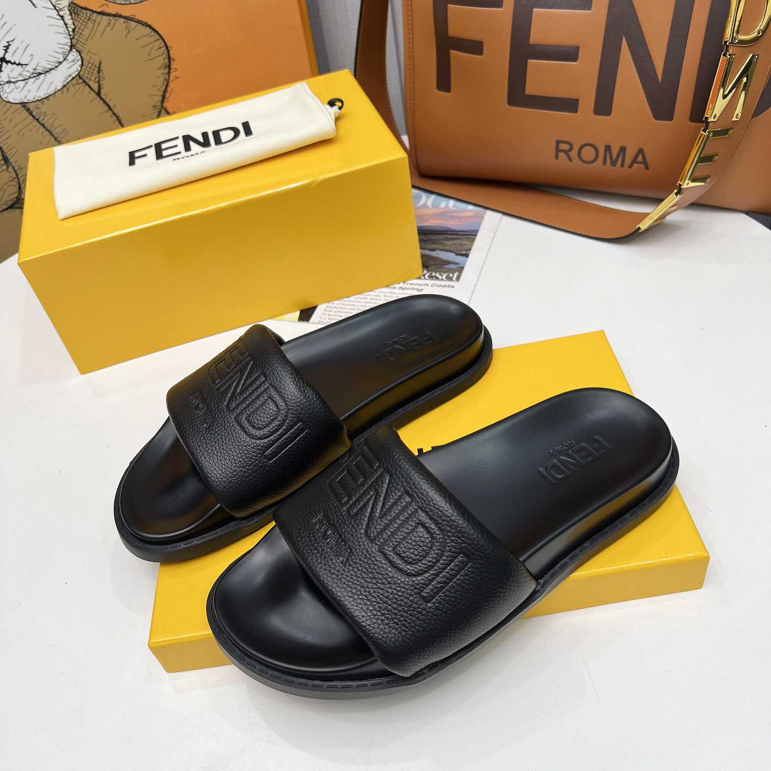 Fendi Roma Slides Black Leather Fussbett - 