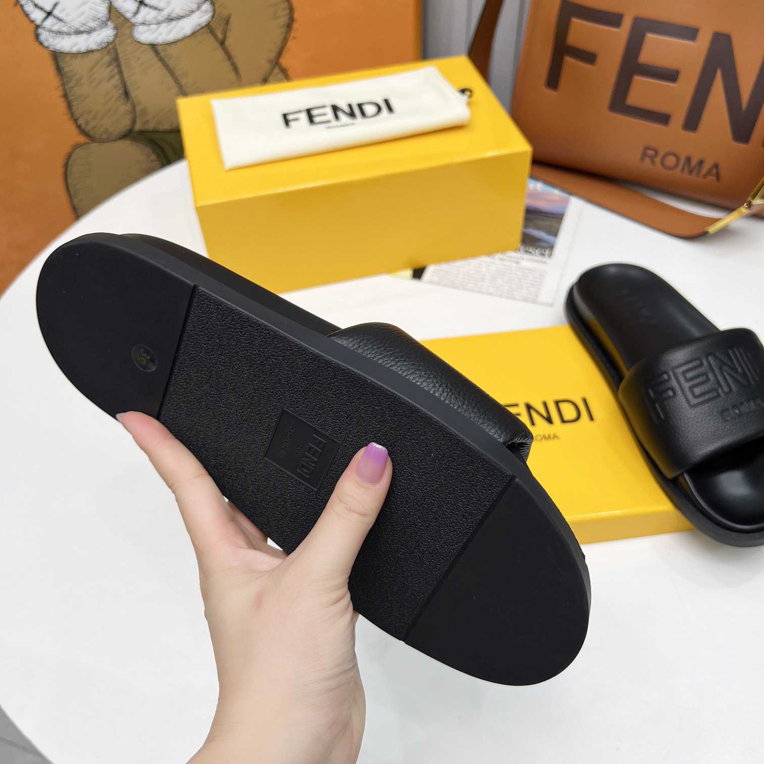 Fendi Roma Slides Black Leather Fussbett - 