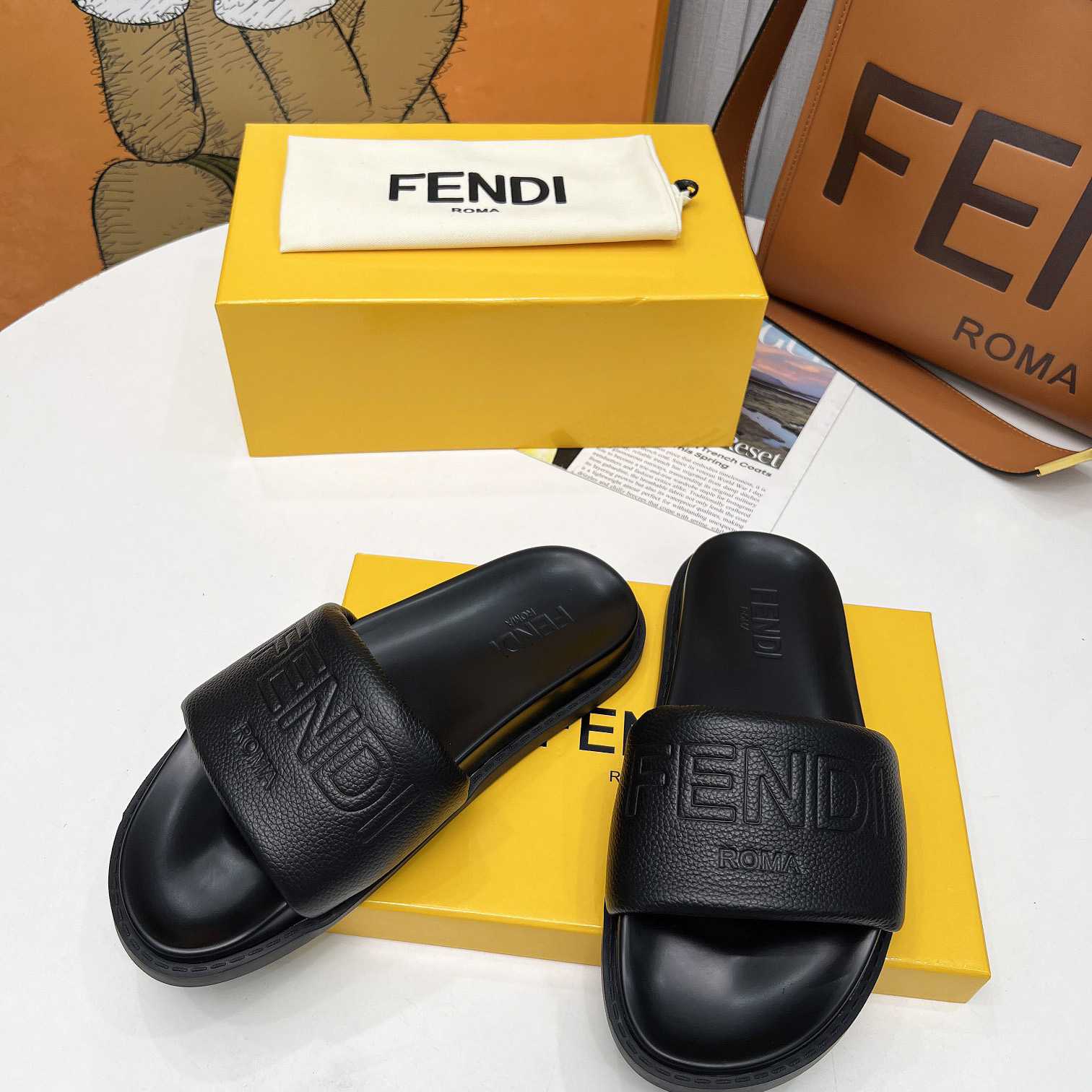 Fendi Roma Slides Black Leather Fussbett - 