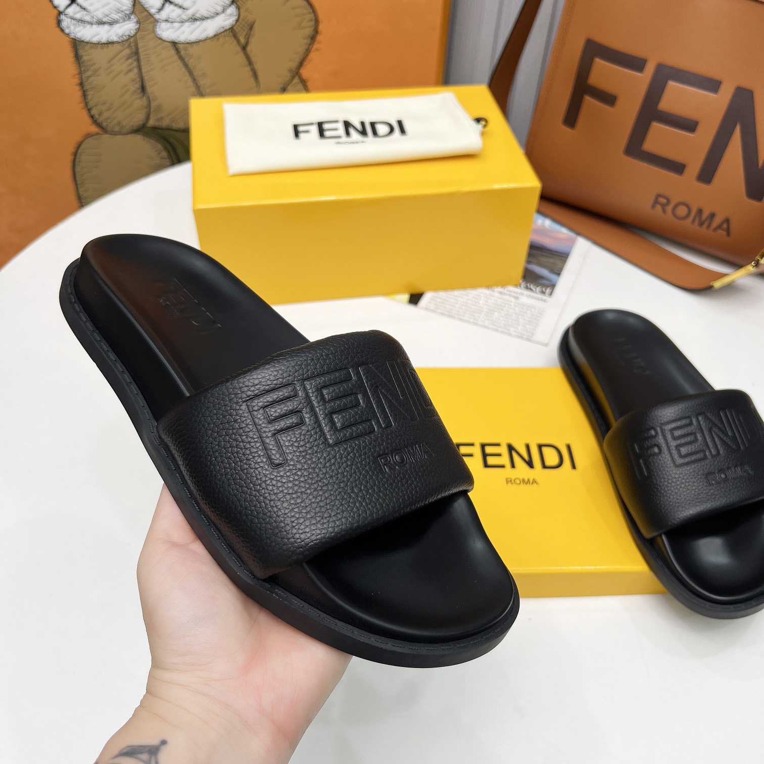 Fendi Roma Slides Black Leather Fussbett - 