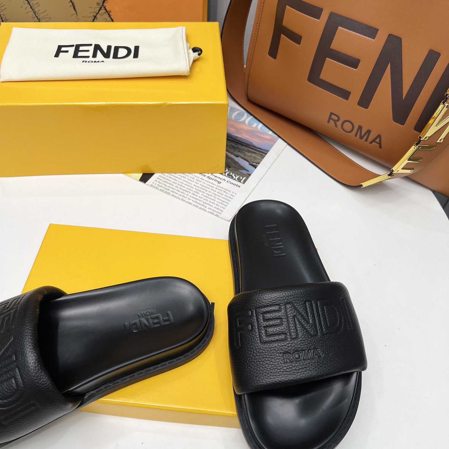 Fendi Roma Slides Black Leather Fussbett - 