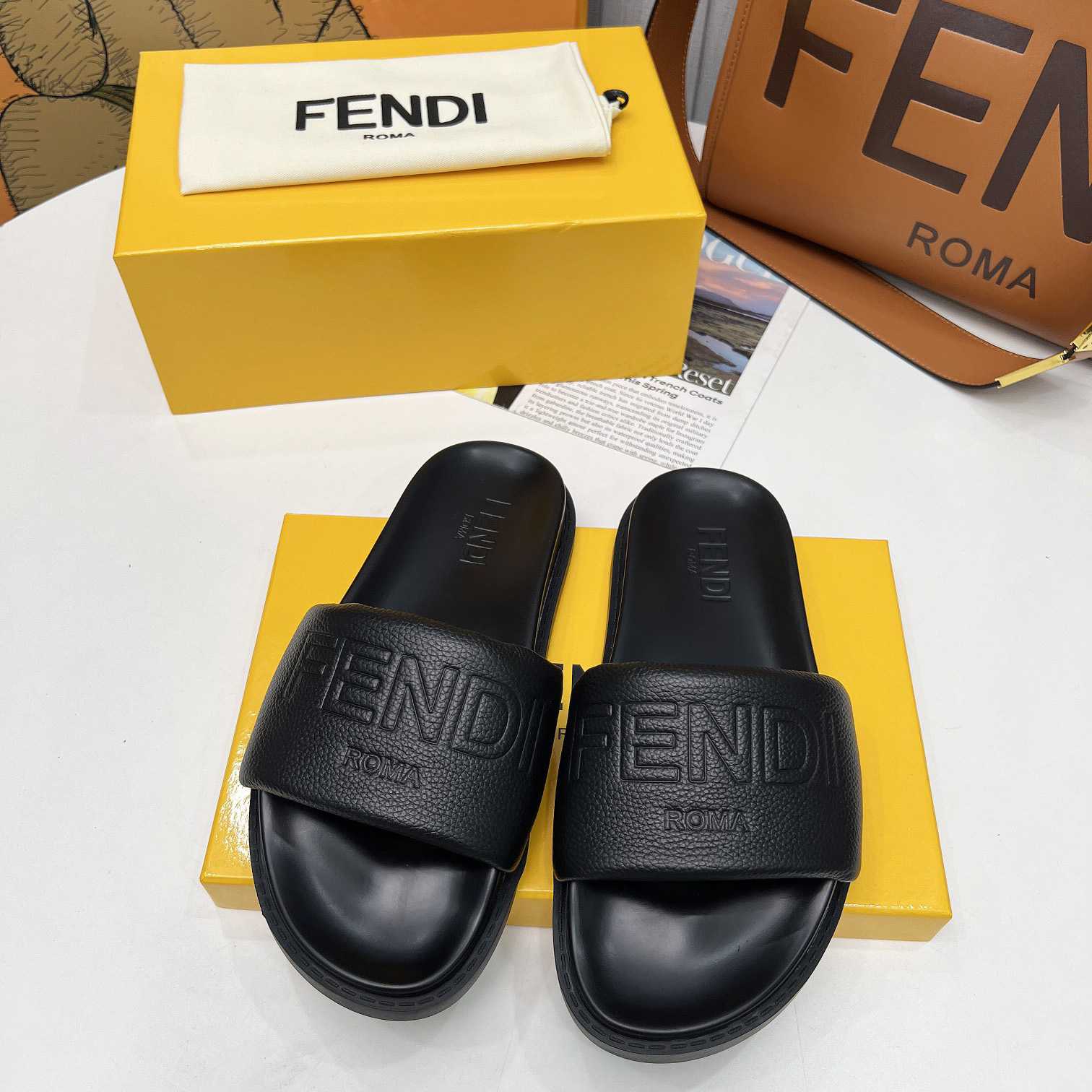 Fendi Roma Slides Black Leather Fussbett - 