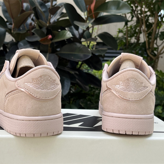 Air Jordan1Low Sneaker      AO1935-204  - 