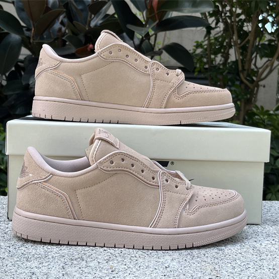 Air Jordan1Low Sneaker      AO1935-204  - 