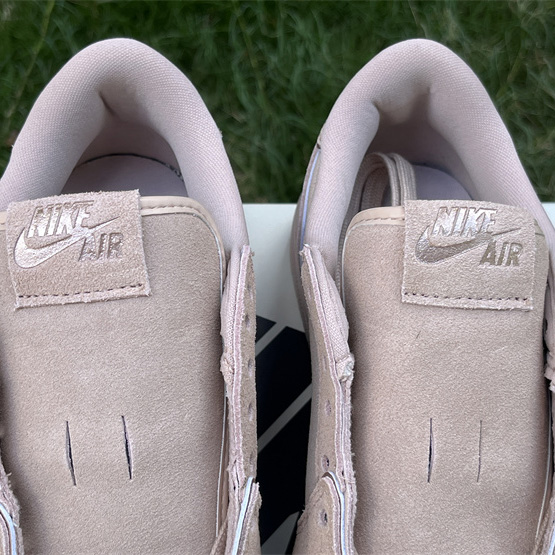 Air Jordan1Low Sneaker      AO1935-204  - 
