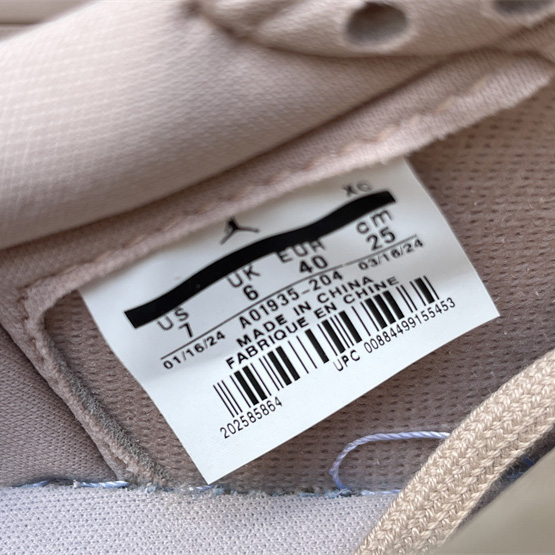 Air Jordan1Low Sneaker      AO1935-204  - 