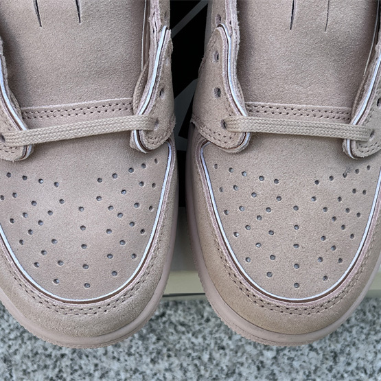 Air Jordan1Low Sneaker      AO1935-204  - 