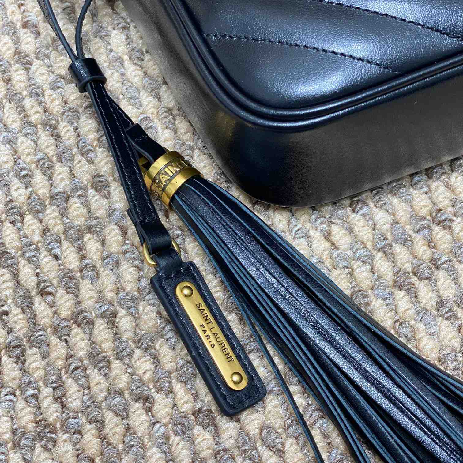 Saint Laurent Lou Tassel Camera Bag  (23x16x6cm) - 