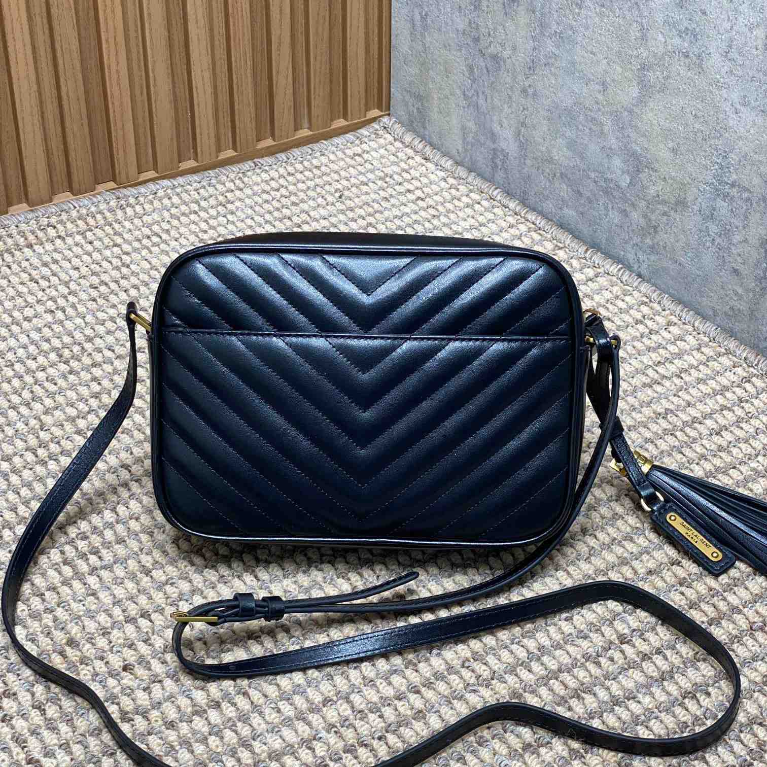 Saint Laurent Lou Tassel Camera Bag  (23x16x6cm) - 