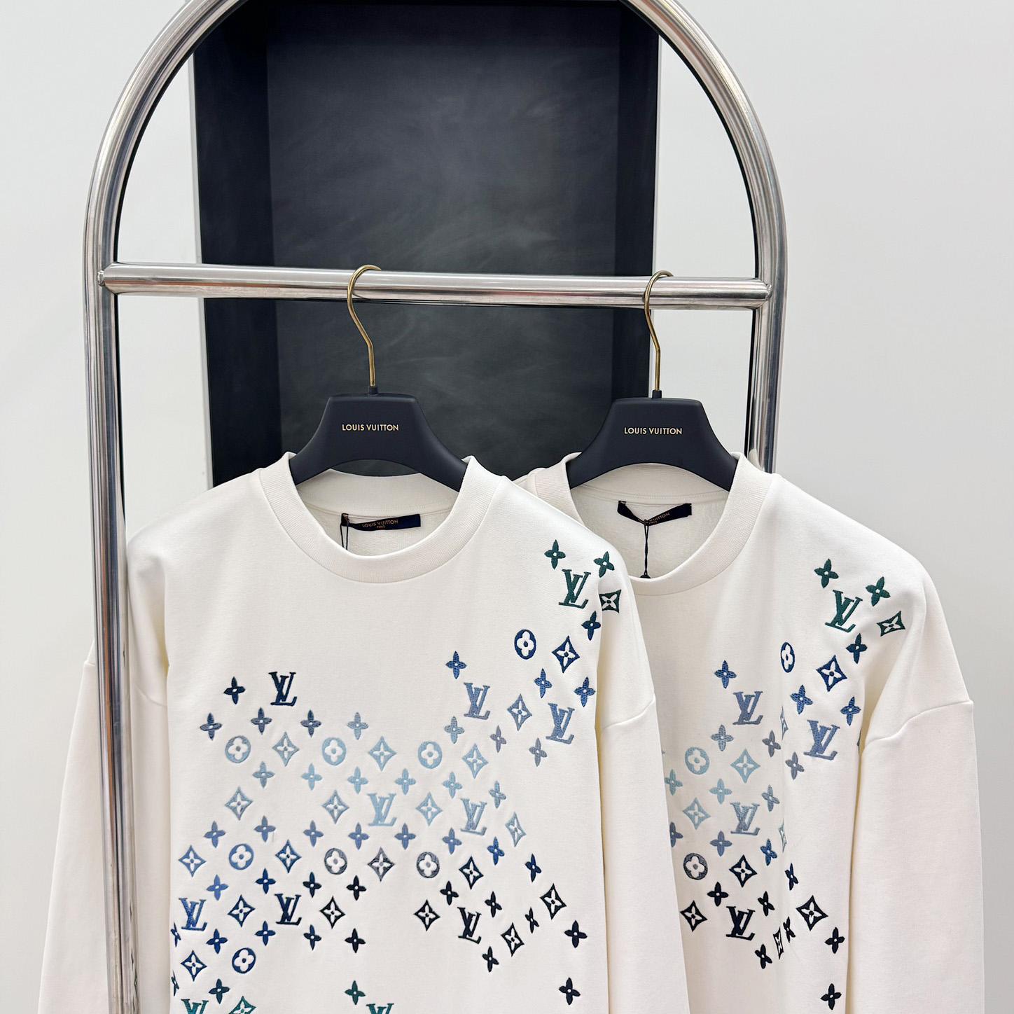 Louis Vuitton Monogram Sweatshirt - 